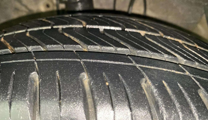 2014 Hyundai i20 SPORTZ 1.2, Petrol, Manual, 64,054 km, Right Front Tyre Tread