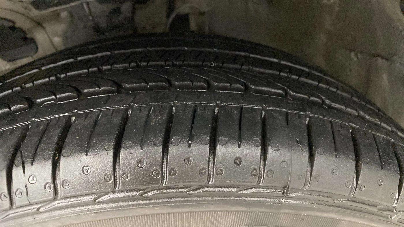 2016 Hyundai Elite i20 ASTA 1.2, Petrol, Manual, 63,520 km, Left Front Tyre Tread