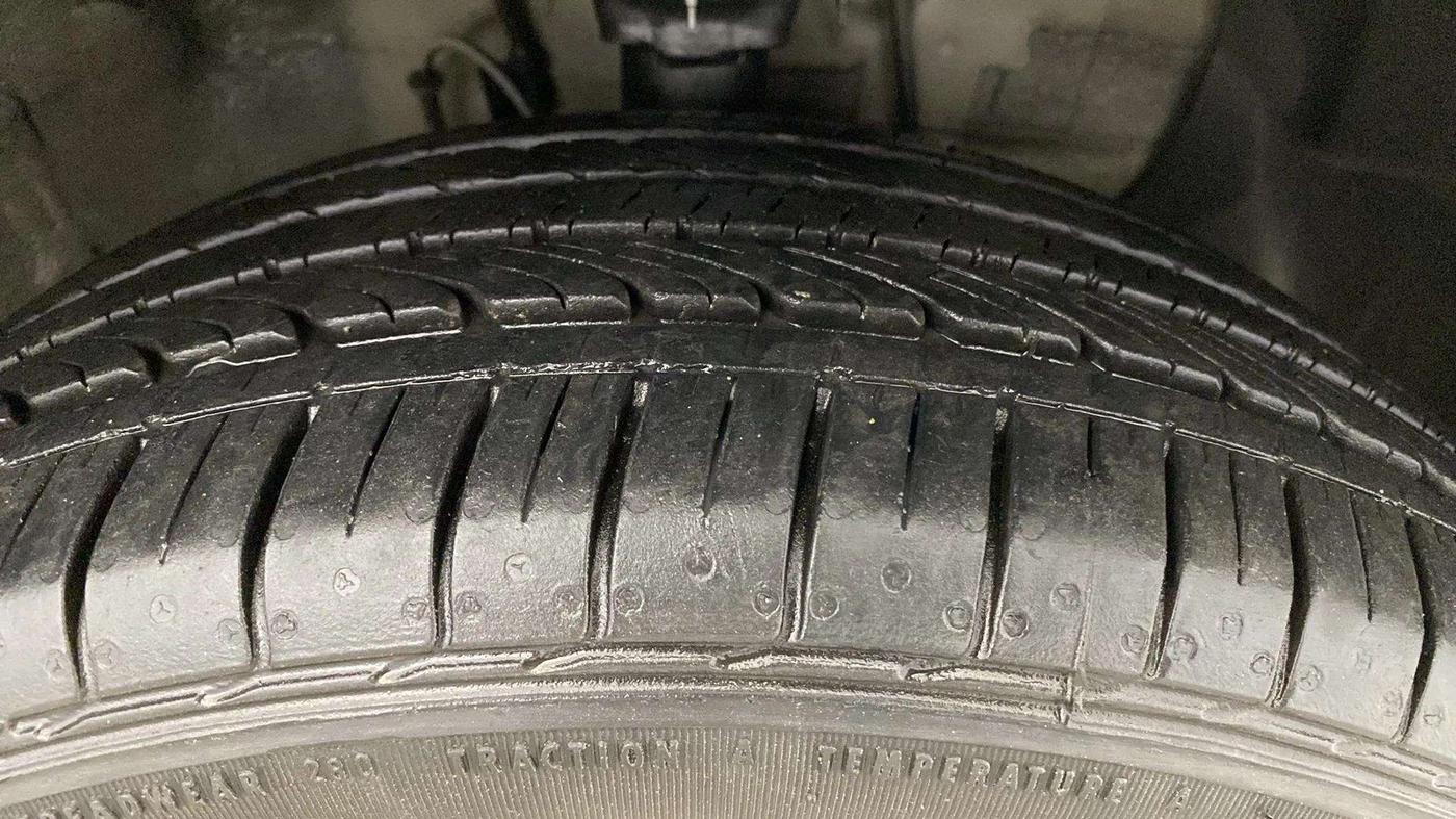 2016 Hyundai Elite i20 ASTA 1.2, Petrol, Manual, 63,520 km, Right Front Tyre Tread
