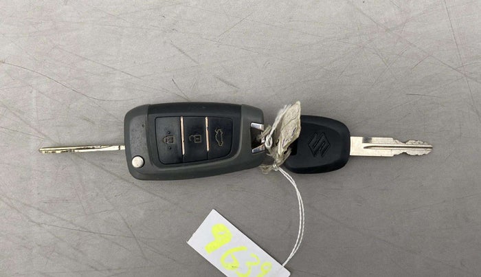 2018 Maruti Alto K10 VXI, Petrol, Manual, 44,181 km, Lock system - Door lock knob has minor damage