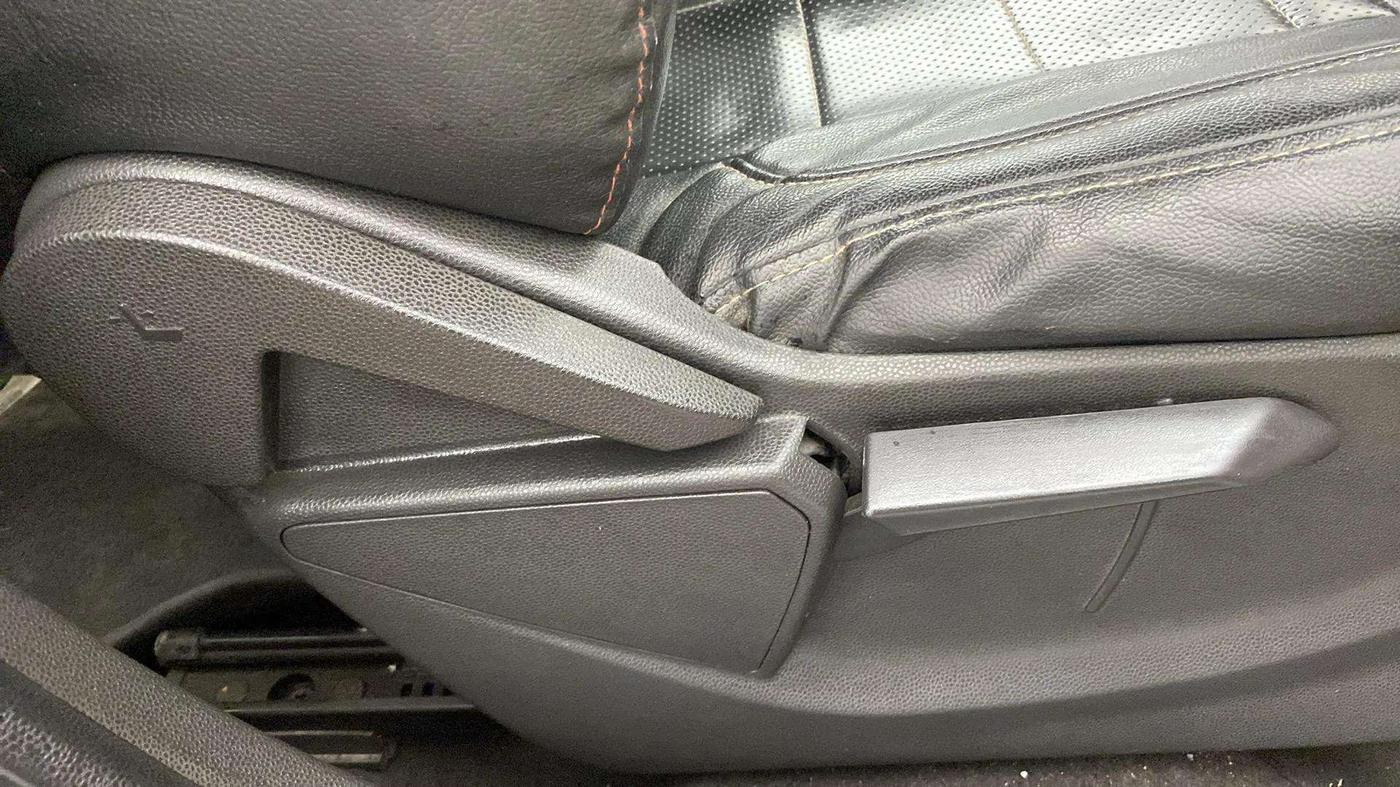 2015 Ford Ecosport TITANIUM 1.5L PETROL AT, Petrol, Automatic, 65,446 km, Driver Side Adjustment Panel