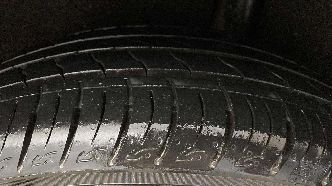 2015 Ford Ecosport TITANIUM 1.5L PETROL AT, Petrol, Automatic, 65,446 km, Left Rear Tyre Tread