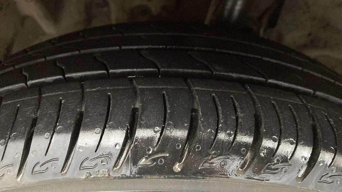 2015 Ford Ecosport TITANIUM 1.5L PETROL AT, Petrol, Automatic, 65,446 km, Left Front Tyre Tread