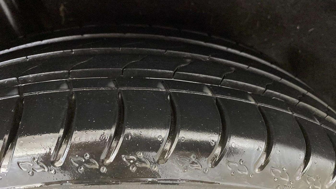 2015 Ford Ecosport TITANIUM 1.5L PETROL AT, Petrol, Automatic, 65,446 km, Right Rear Tyre Tread
