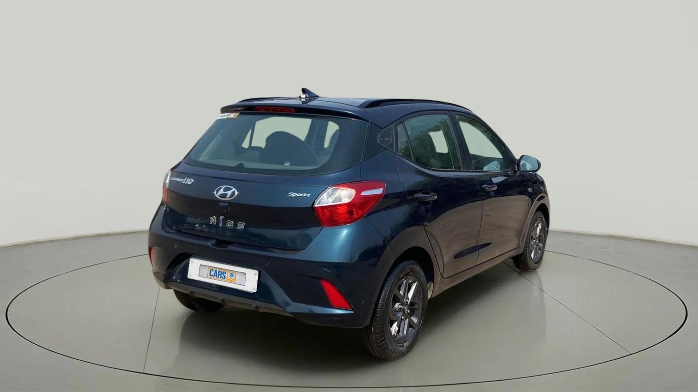 2022 Hyundai GRAND I10 NIOS SPORTZ AMT 1.2 KAPPA VTVT, Petrol, Automatic, 31,988 km, Right Back Diagonal