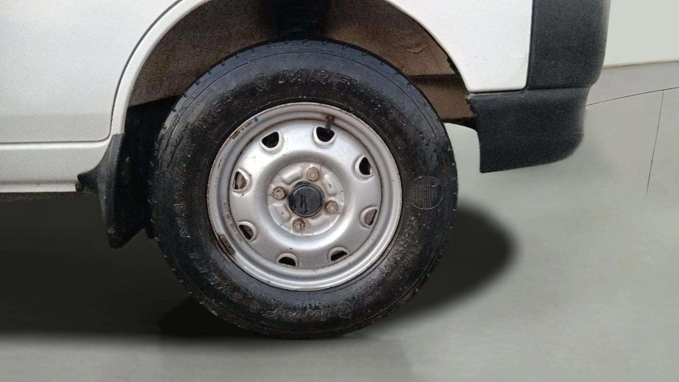2022 Maruti Eeco 5 STR AC CNG (O), CNG, Manual, 59,572 km, Right Front Wheel