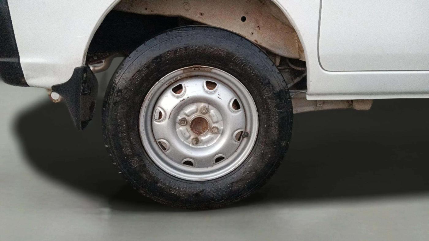 2022 Maruti Eeco 5 STR AC CNG (O), CNG, Manual, 59,572 km, Right Rear Wheel
