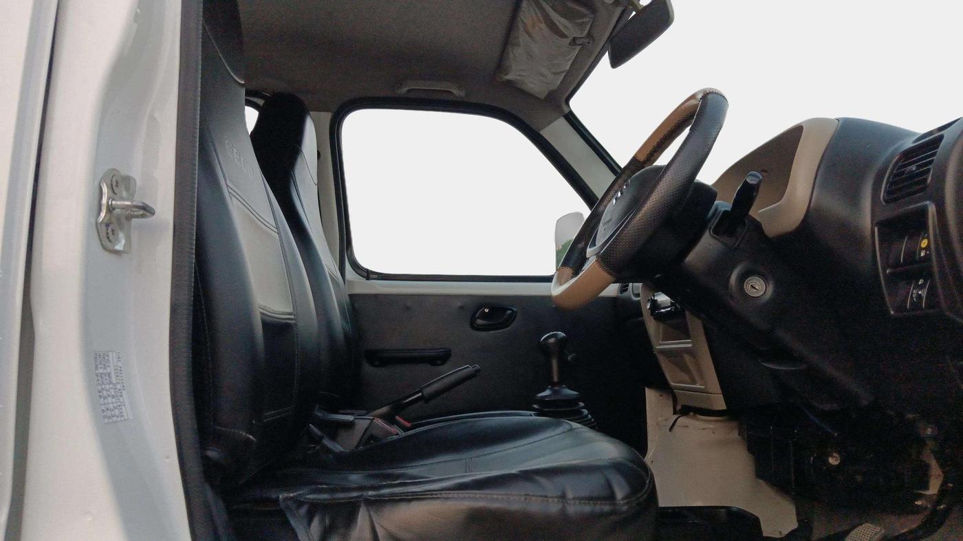 2022 Maruti Eeco 5 STR AC CNG (O), CNG, Manual, 59,572 km, Right Side Front Door Cabin