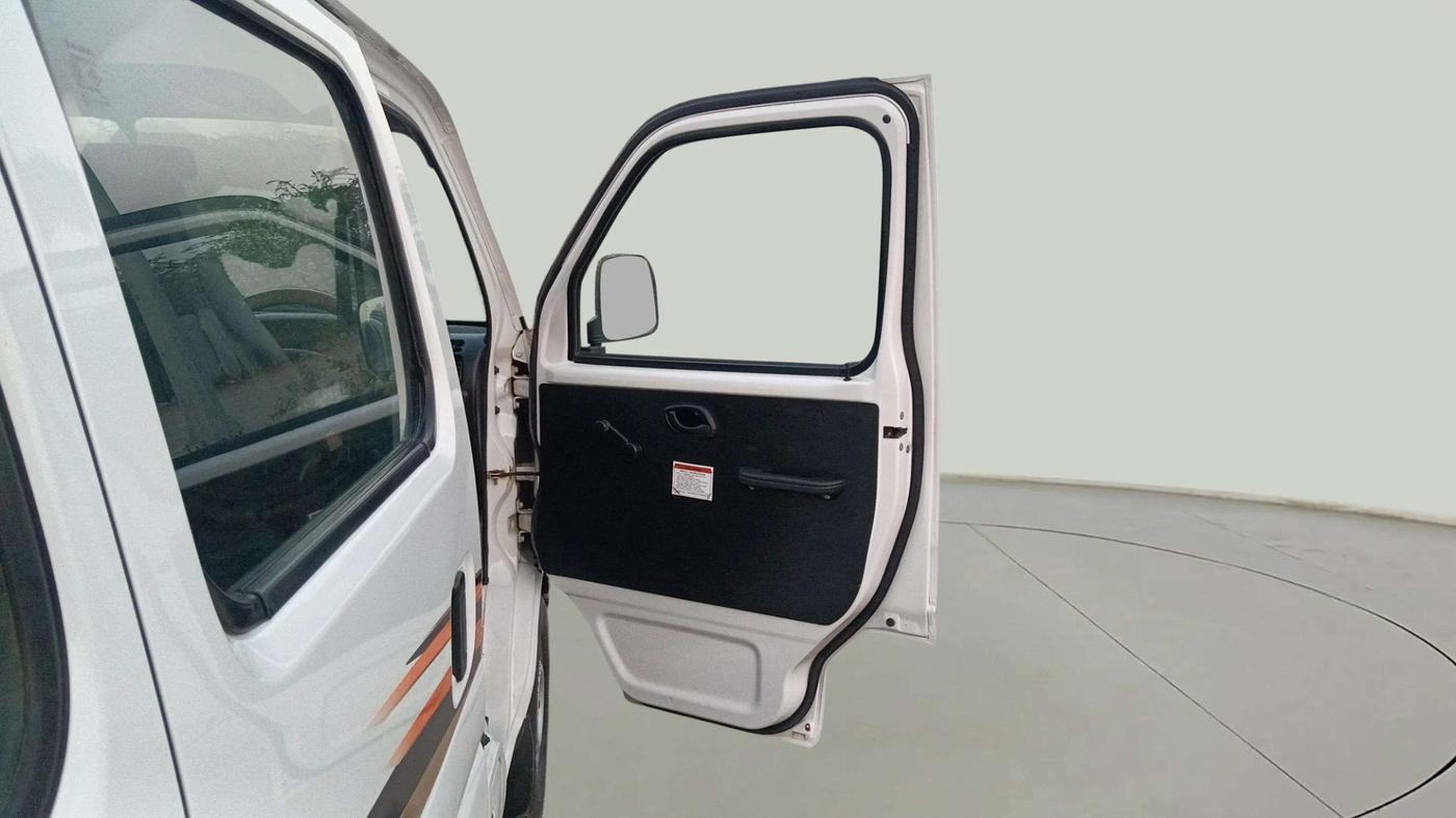 2022 Maruti Eeco 5 STR AC CNG (O), CNG, Manual, 59,572 km, RHS Front Door