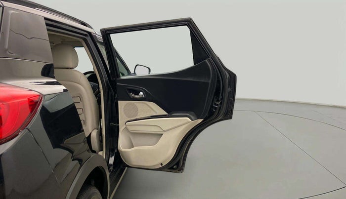 2021 Mahindra XUV300 W8 (O) 1.2 PETROL, Petrol, Manual, 38,186 km, RHS Rear Door
