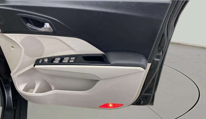 2021 Mahindra XUV300 W8 (O) 1.2 PETROL, Petrol, Manual, 38,186 km, Driver Side Door Panels Control