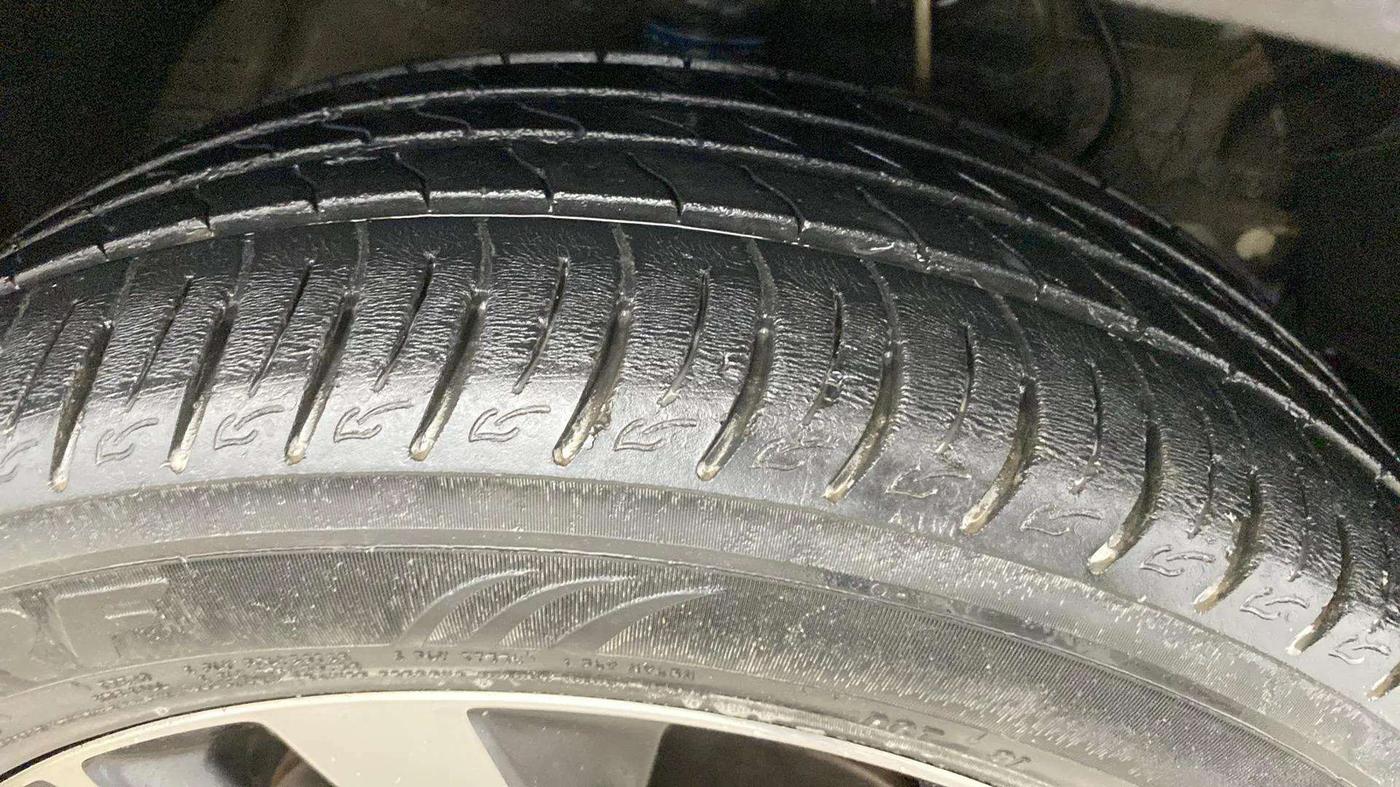 2021 Mahindra XUV300 W8 (O) 1.2 PETROL, Petrol, Manual, 38,186 km, Left Rear Tyre Tread