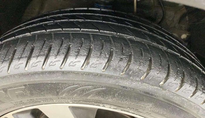 2021 Mahindra XUV300 W8 (O) 1.2 PETROL, Petrol, Manual, 38,186 km, Left Rear Tyre Tread