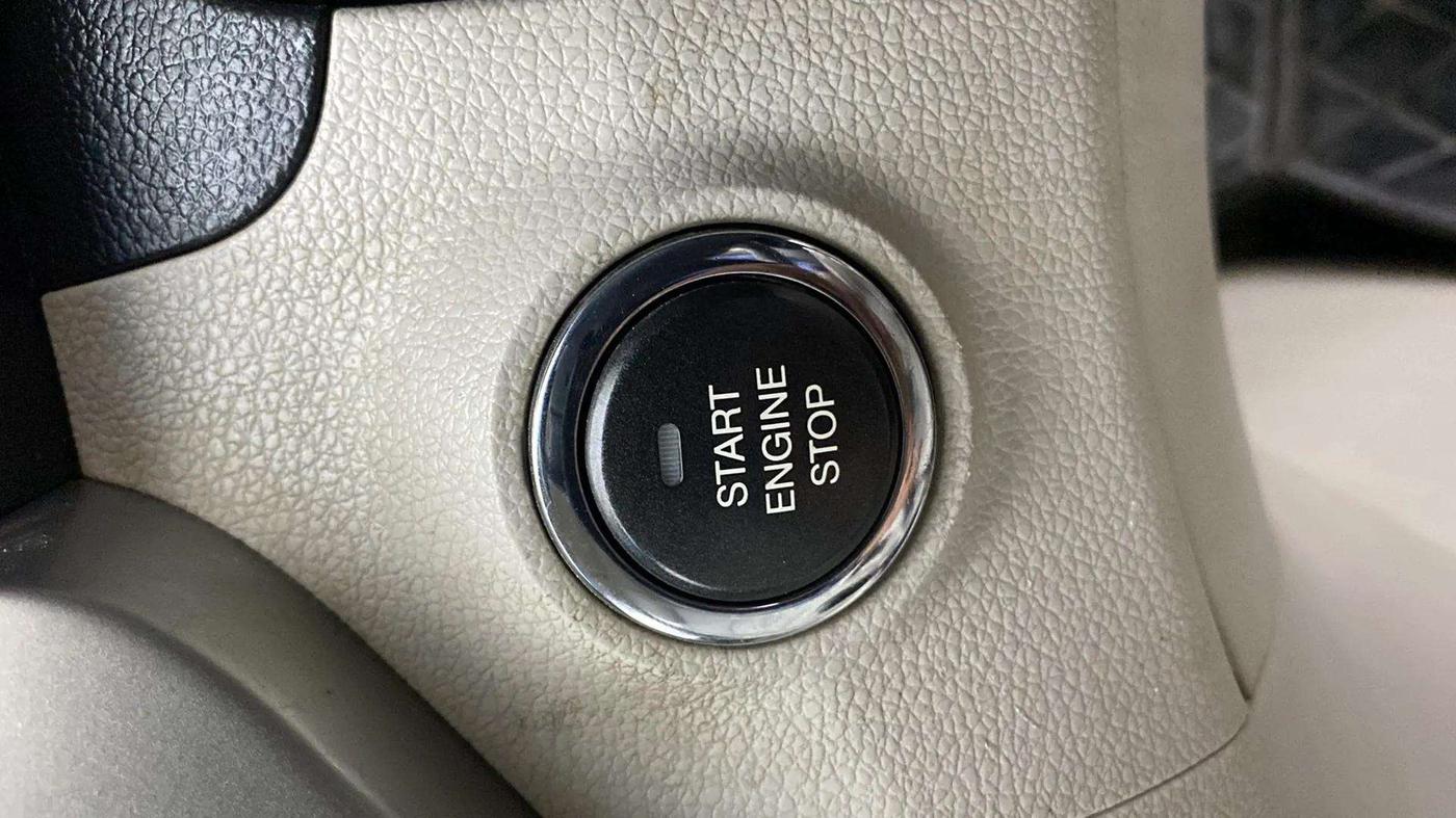 2021 Mahindra XUV300 W8 (O) 1.2 PETROL, Petrol, Manual, 38,186 km, Keyless Start/ Stop Button