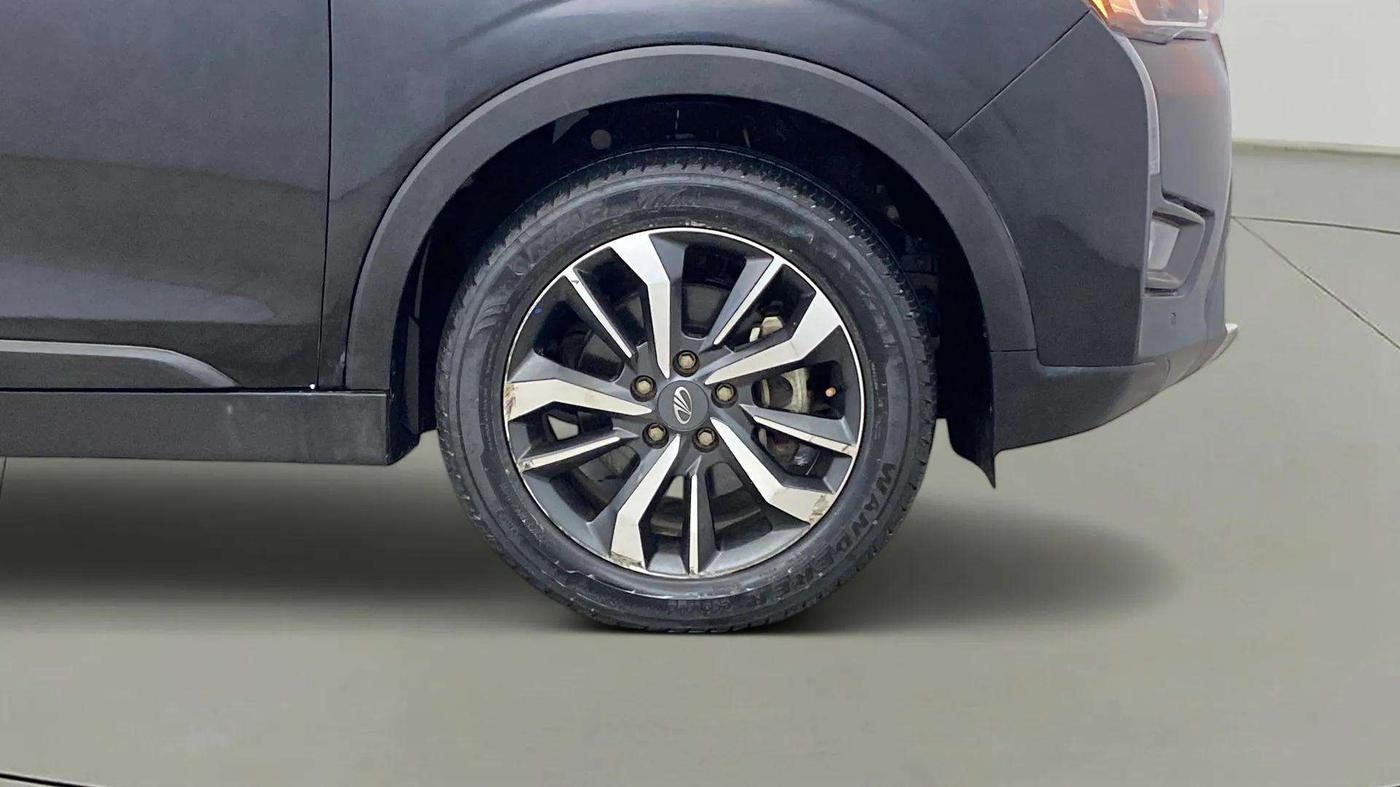 2021 Mahindra XUV300 W8 (O) 1.2 PETROL, Petrol, Manual, 38,186 km, Right Front Wheel