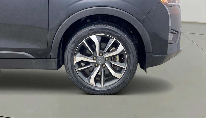 2021 Mahindra XUV300 W8 (O) 1.2 PETROL, Petrol, Manual, 38,186 km, Right Front Wheel