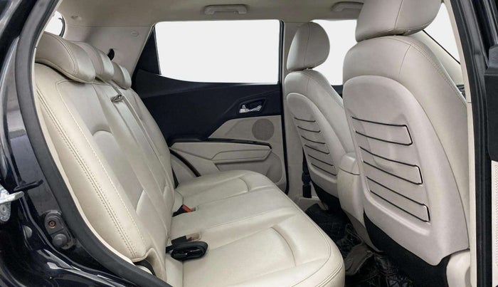 2021 Mahindra XUV300 W8 (O) 1.2 PETROL, Petrol, Manual, 38,186 km, Right Side Rear Door Cabin