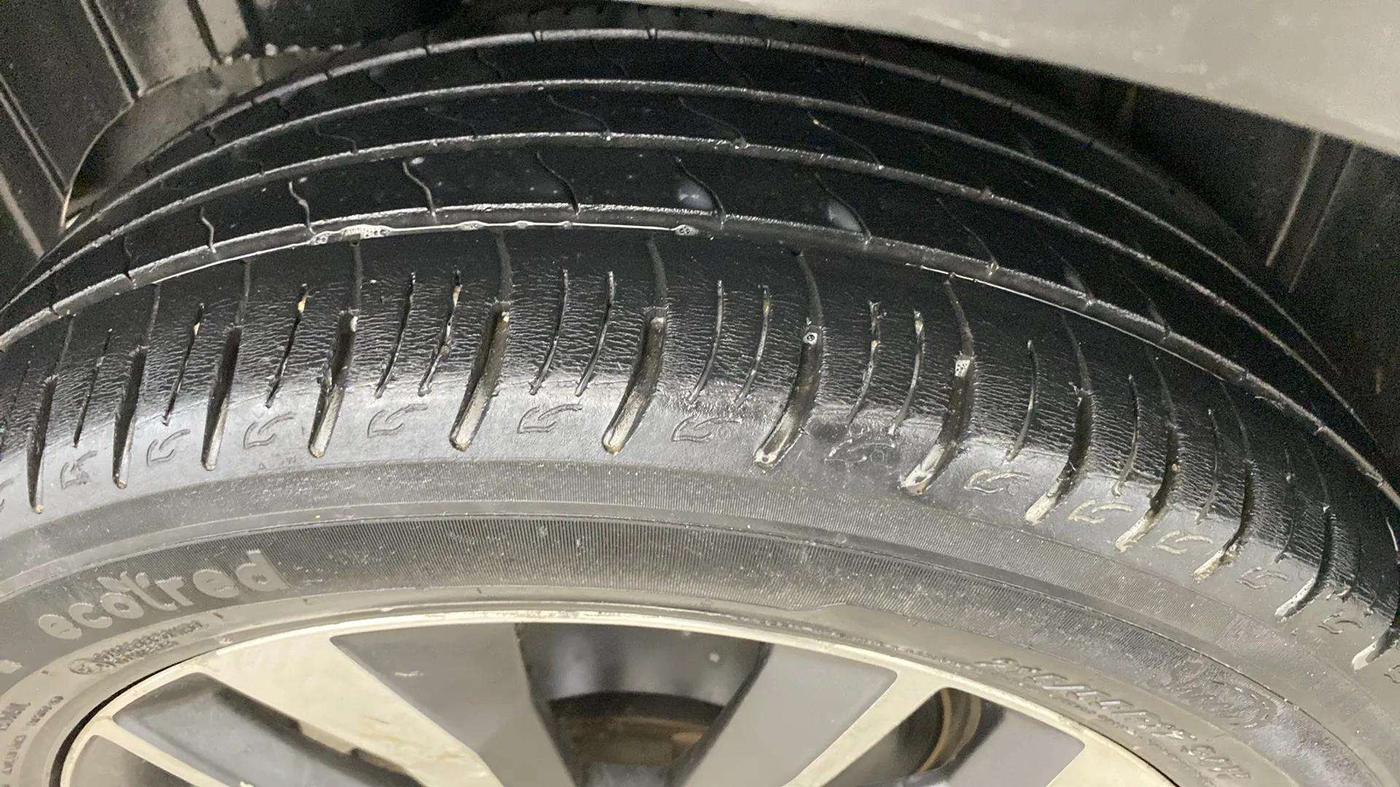 2021 Mahindra XUV300 W8 (O) 1.2 PETROL, Petrol, Manual, 38,186 km, Right Front Tyre Tread