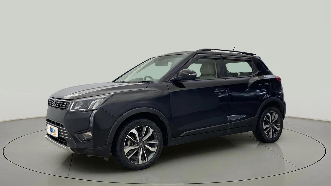 2021 Mahindra XUV300 W8 (O) 1.2 PETROL, Petrol, Manual, 38,186 km, Left Front Diagonal