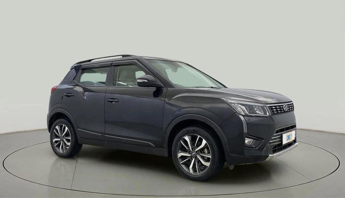 2021 Mahindra XUV300 W8 (O) 1.2 PETROL, Petrol, Manual, 38,186 km, Right Front Diagonal