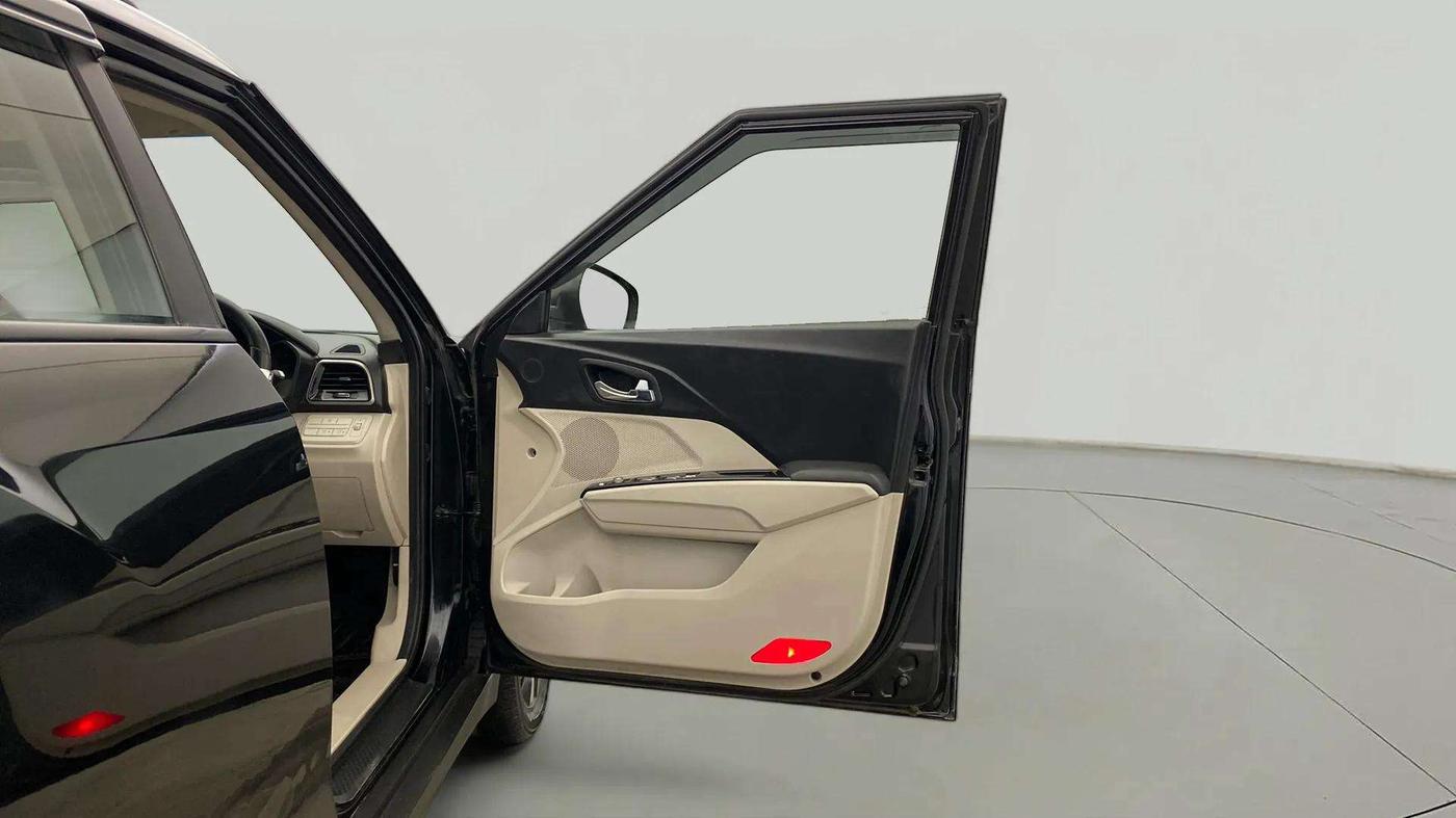 2021 Mahindra XUV300 W8 (O) 1.2 PETROL, Petrol, Manual, 38,186 km, RHS Front Door