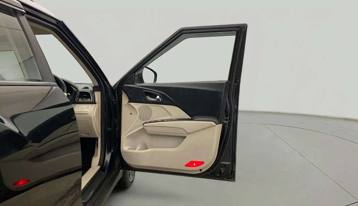 2021 Mahindra XUV300 W8 (O) 1.2 PETROL, Petrol, Manual, 38,186 km, RHS Front Door