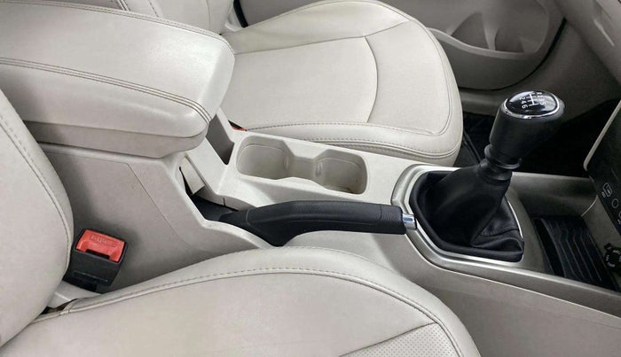 2021 Mahindra XUV300 W8 (O) 1.2 PETROL, Petrol, Manual, 38,186 km, Gear Lever