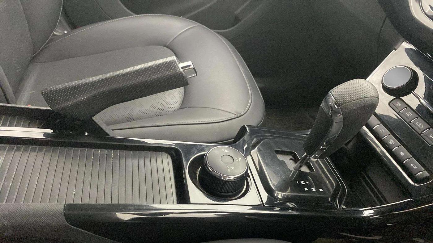 2021 Tata NEXON XZA PLUS (O) PETROL DARK EDITION, Petrol, Automatic, 26,591 km, Gear Lever