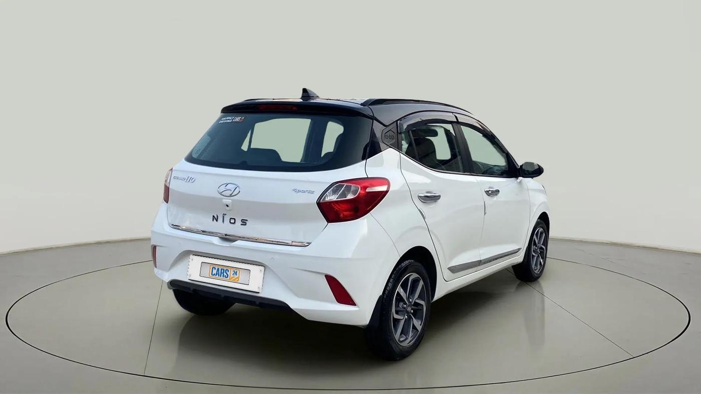2022 Hyundai GRAND I10 NIOS SPORTZ 1.2 KAPPA VTVT DUAL TONE, Petrol, Manual, 14,820 km, Right Back Diagonal