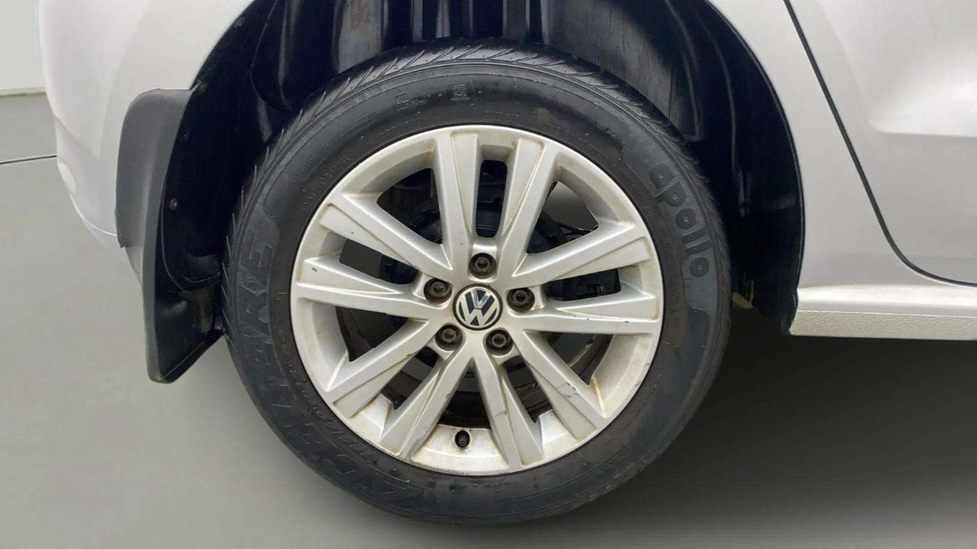2013 Volkswagen Polo HIGHLINE1.2L, Petrol, Manual, 39,127 km, Right Rear Wheel