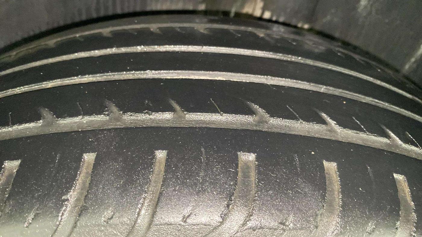 2013 Volkswagen Polo HIGHLINE1.2L, Petrol, Manual, 39,127 km, Left Rear Tyre Tread