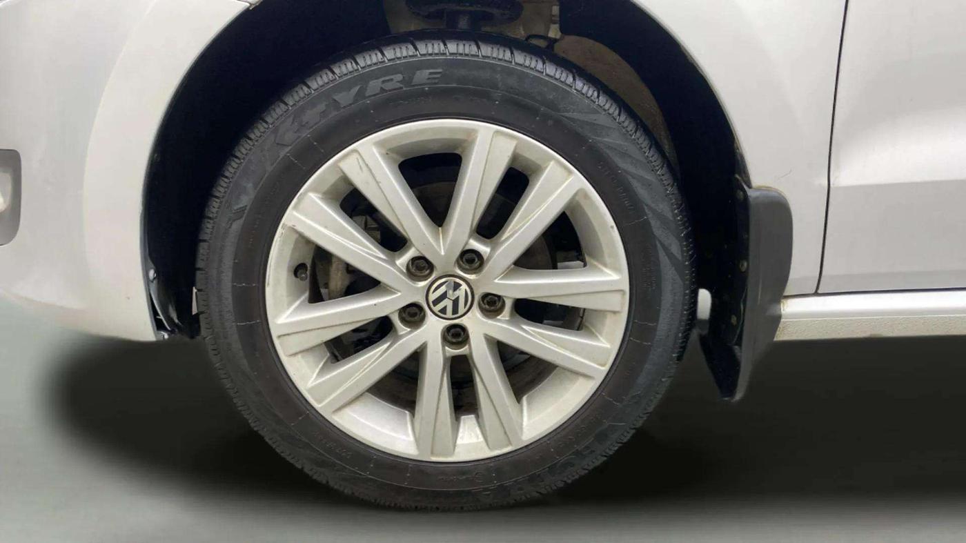 2013 Volkswagen Polo HIGHLINE1.2L, Petrol, Manual, 39,127 km, Left Front Wheel