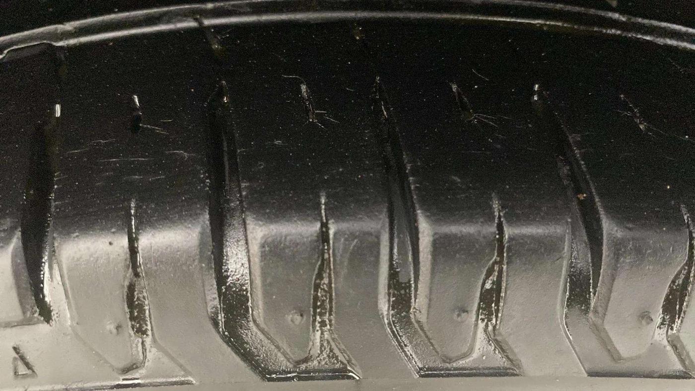 2021 Maruti Ertiga VXI AT SHVS, Petrol, Automatic, 47,165 km, Left Front Tyre Tread