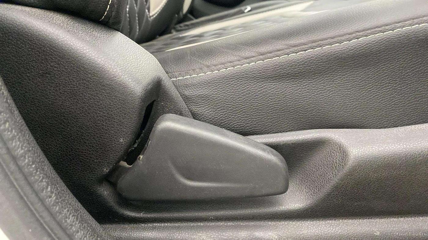 2022 Renault Kwid CLIMBER 1.0 AMT, Petrol, Automatic, 28,457 km, Driver Side Adjustment Panel