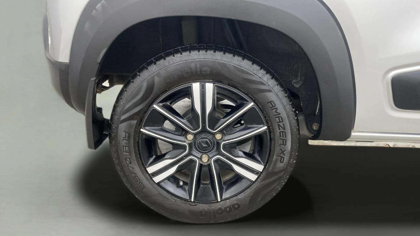2022 Renault Kwid CLIMBER 1.0 AMT, Petrol, Automatic, 28,457 km, Right Rear Wheel