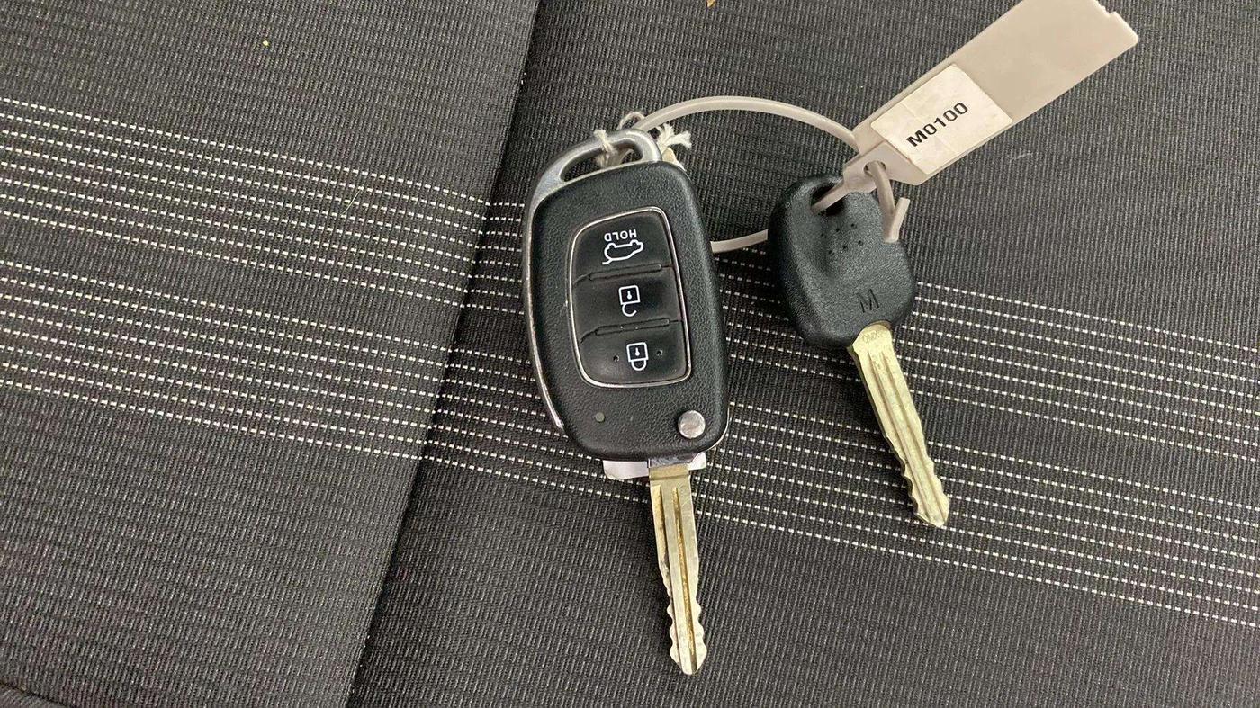 2021 Hyundai VENUE S 1.2, Petrol, Manual, 36,861 km, Key Close Up