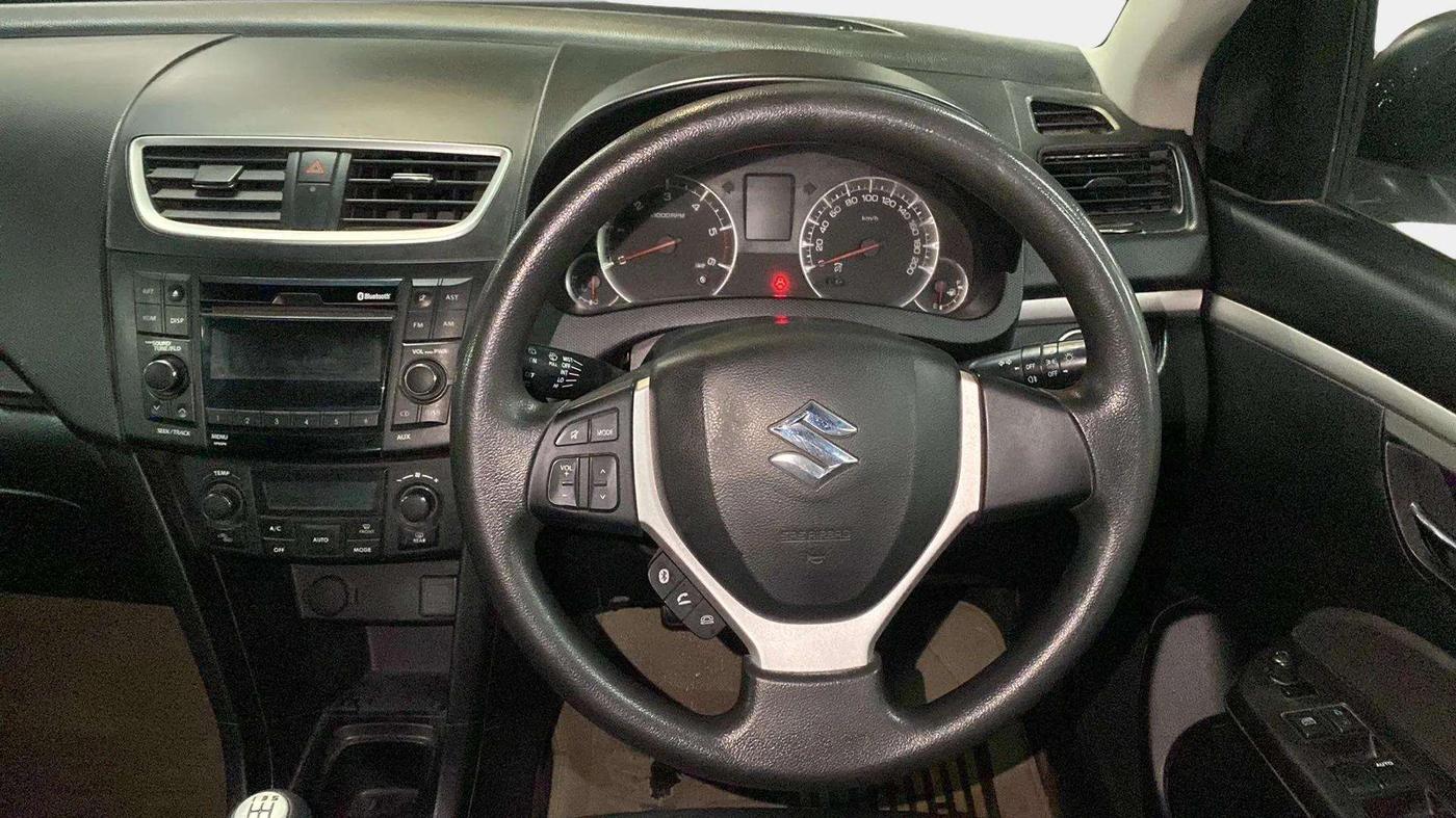 2015 Maruti Swift ZDI, Diesel, Manual, 61,495 km, Steering Wheel Close Up