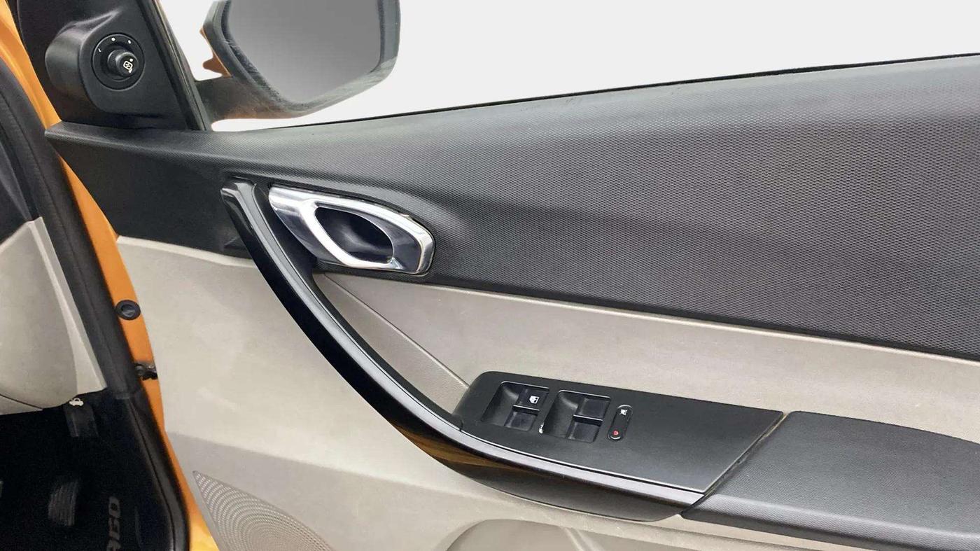 2017 Tata Tiago XZ PETROL, Petrol, Manual, 50,164 km, Driver Side Door Panels Control