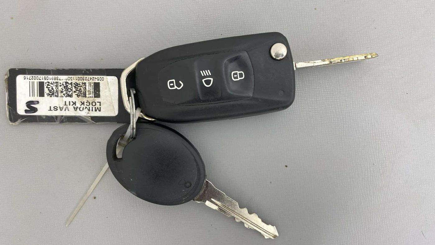2017 Tata Tiago XZ PETROL, Petrol, Manual, 50,164 km, Key Close Up