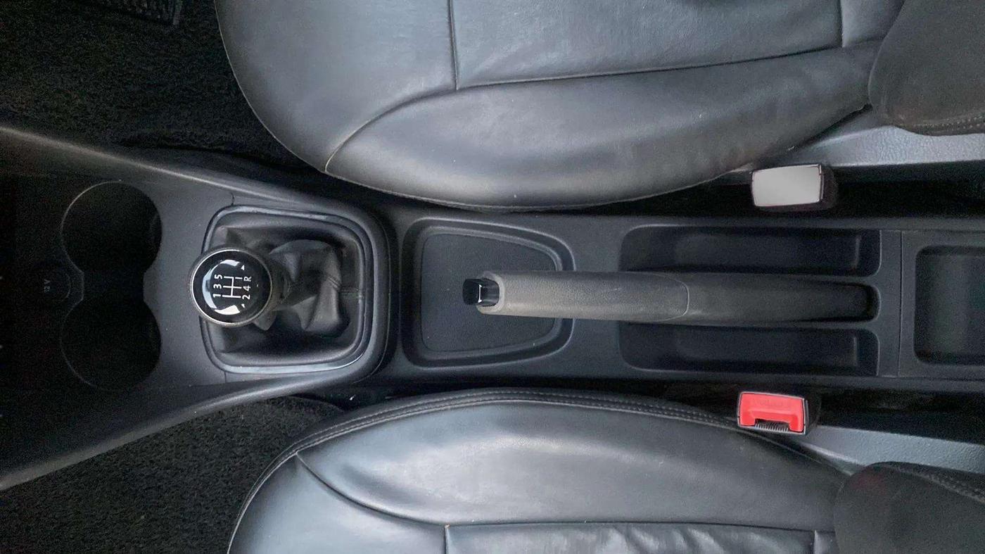 2018 Volkswagen Ameo COMFORTLINE 1.0L, Petrol, Manual, 56,208 km, Gear Lever