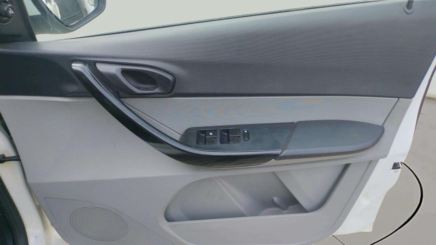 2020 Tata Tiago XT PETROL, Petrol, Manual, 23,784 km, Driver Side Door Panels Control