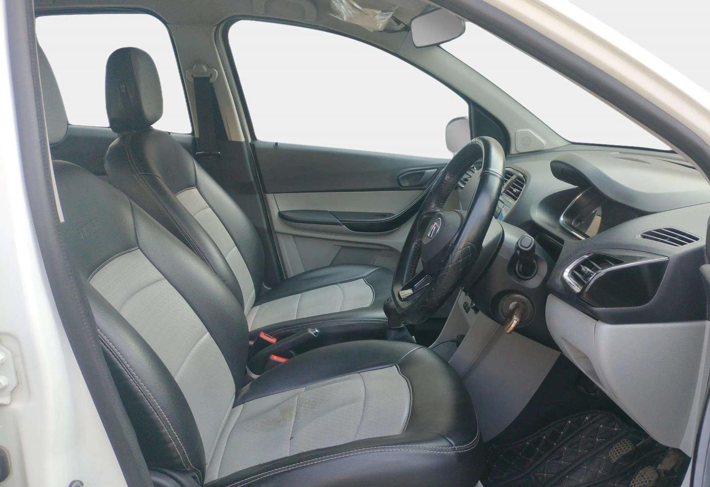 2020 Tata Tiago XT PETROL, Petrol, Manual, 23,784 km, Right Side Front Door Cabin