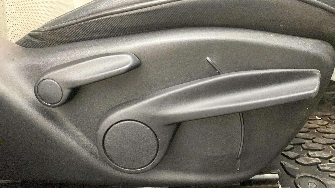 2018 Jeep Compass LIMITED (O) 1.4 PETROL AT, Petrol, Automatic, 58,649 km, Driver Side Adjustment Panel