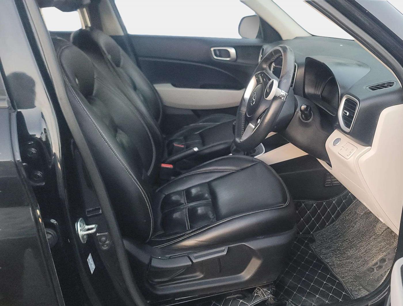 2023 Hyundai VENUE SX 1.2 PETROL, Petrol, Manual, 47,995 km, Right Side Front Door Cabin