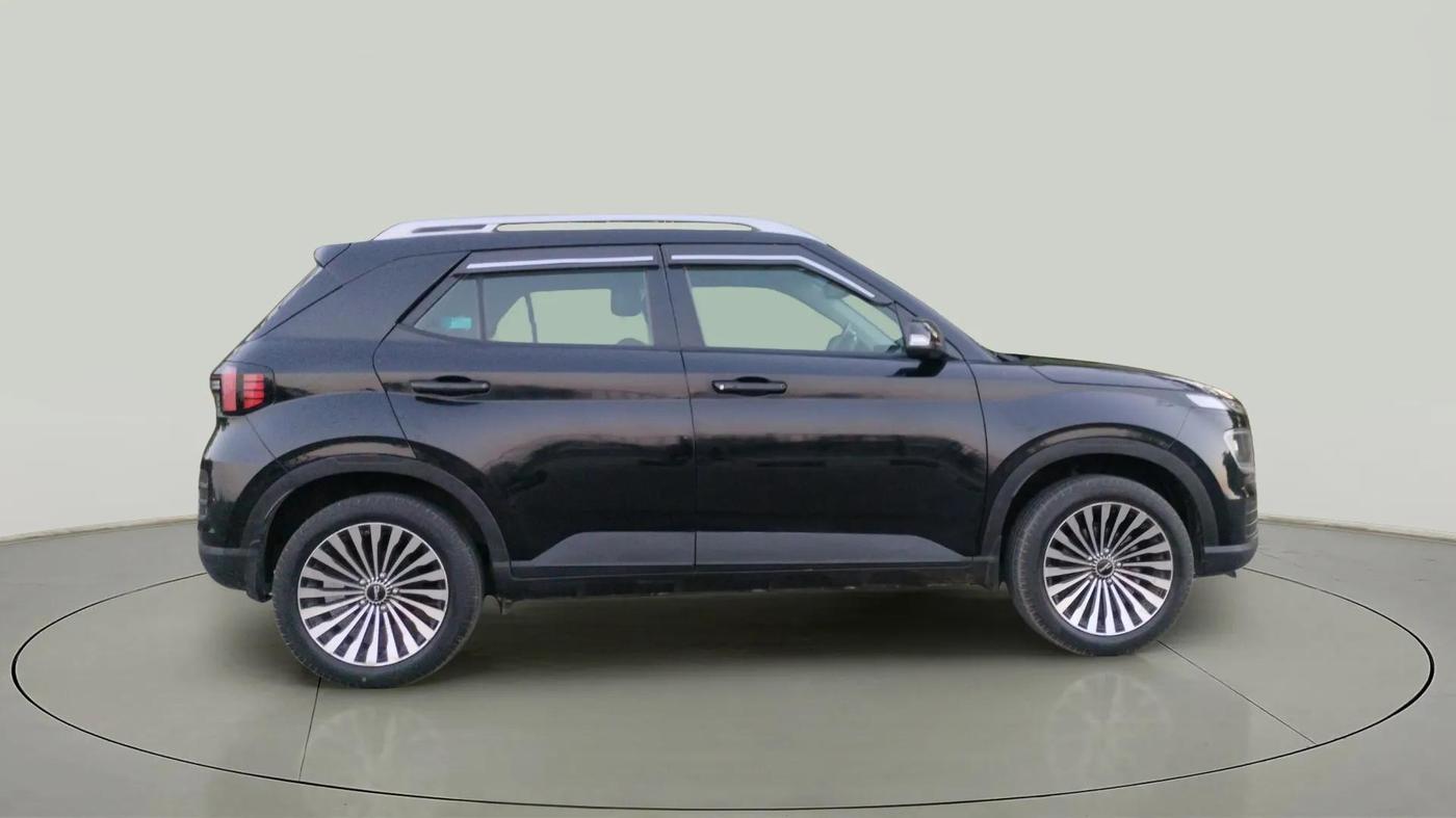 2023 Hyundai VENUE SX 1.2 PETROL, Petrol, Manual, 47,995 km, Right Side View