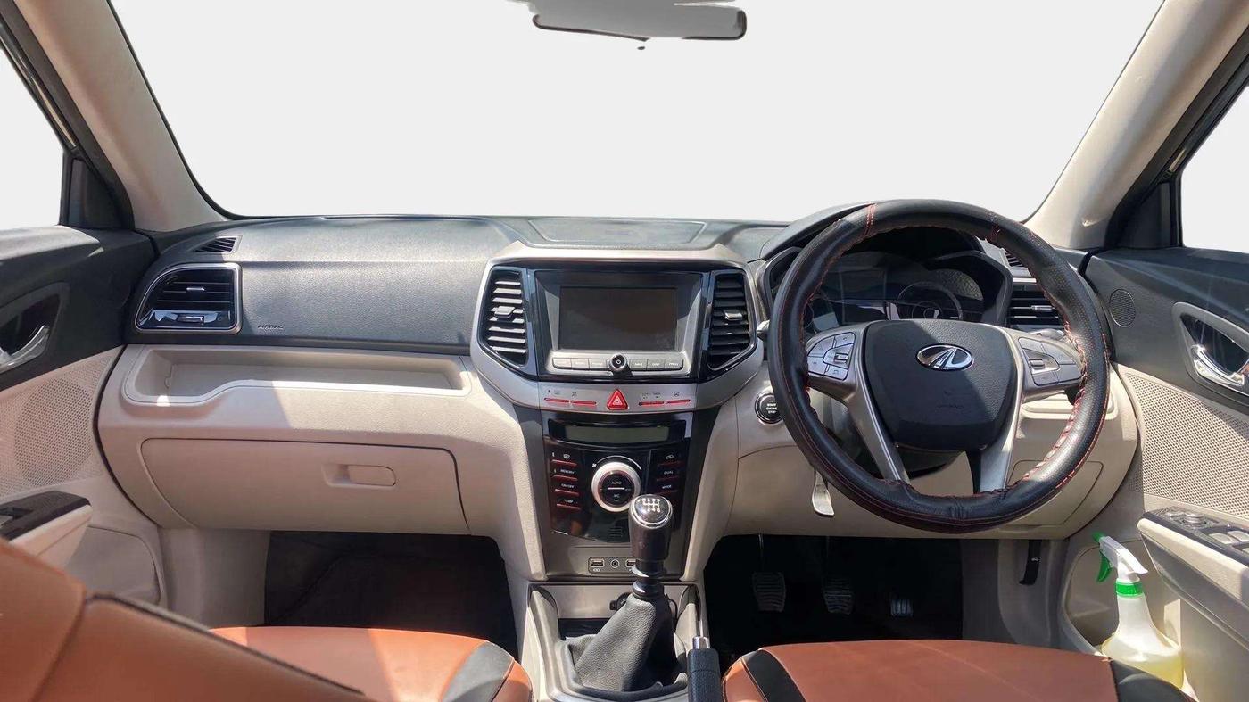 2021 Mahindra XUV300 W8 1.2 PETROL, Petrol, Manual, 32,642 km, Dashboard