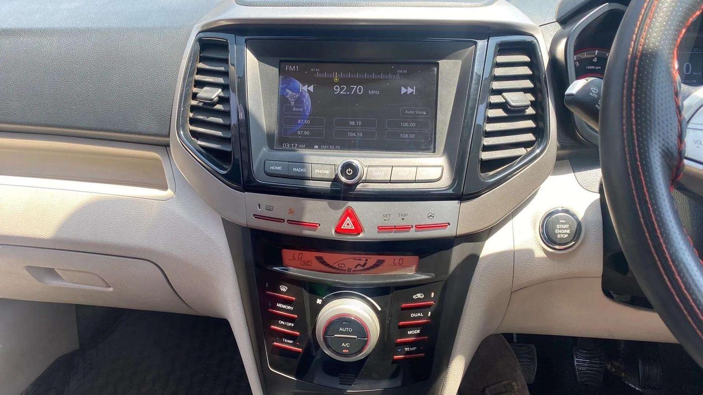 2021 Mahindra XUV300 W8 1.2 PETROL, Petrol, Manual, 32,642 km, Air Conditioner
