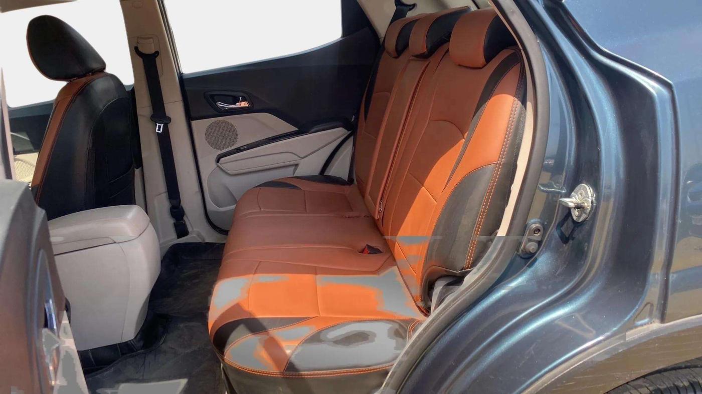 2021 Mahindra XUV300 W8 1.2 PETROL, Petrol, Manual, 32,642 km, Right Side Rear Door Cabin