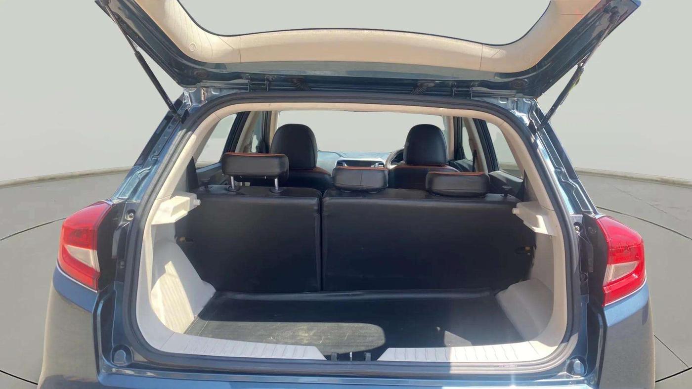 2021 Mahindra XUV300 W8 1.2 PETROL, Petrol, Manual, 32,642 km, Boot Inside