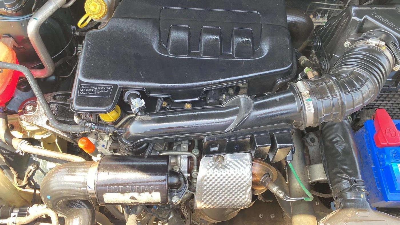 2021 Mahindra XUV300 W8 1.2 PETROL, Petrol, Manual, 32,642 km, Open Bonet